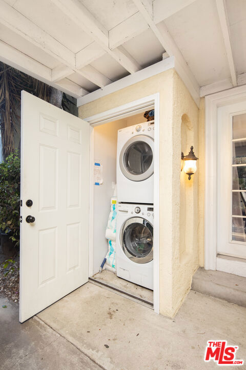 832 N Crescent Heights Boulevard