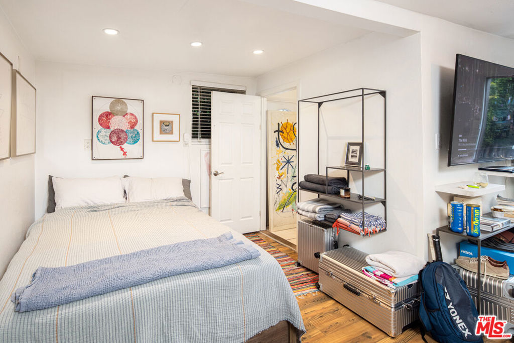 832 N Crescent Heights Boulevard