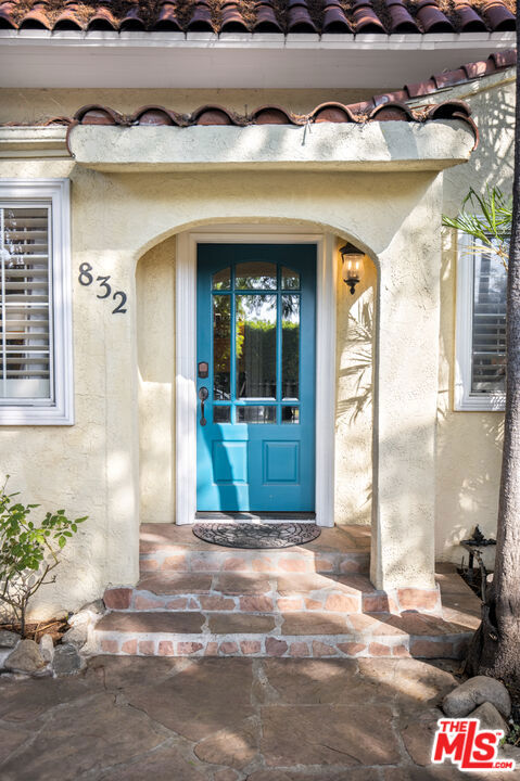 832 N Crescent Heights Boulevard