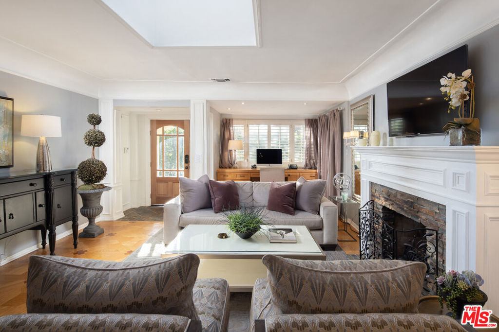 832 N Crescent Heights Boulevard