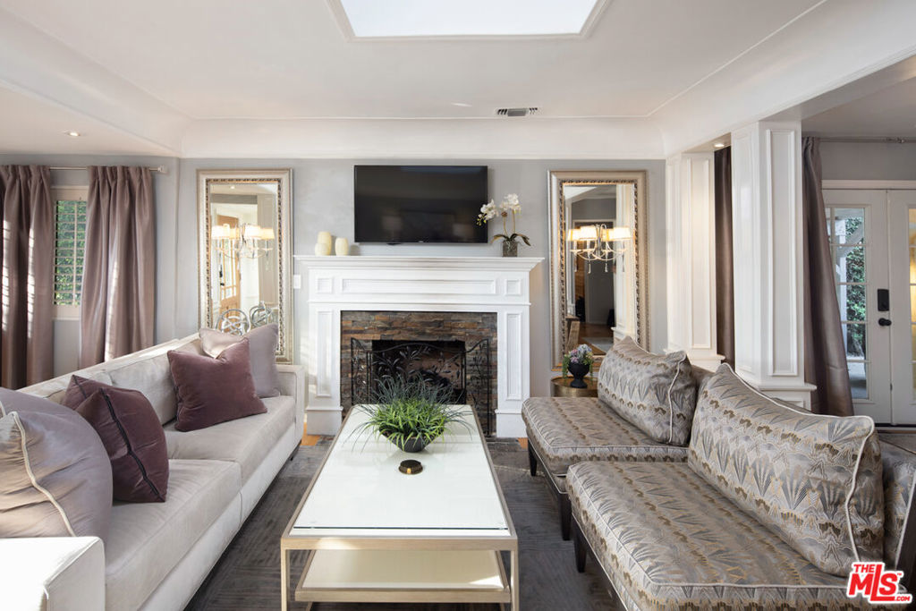 832 N Crescent Heights Boulevard