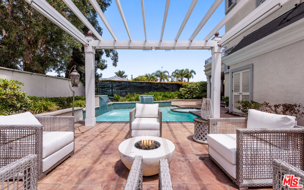 275 Redlands Street