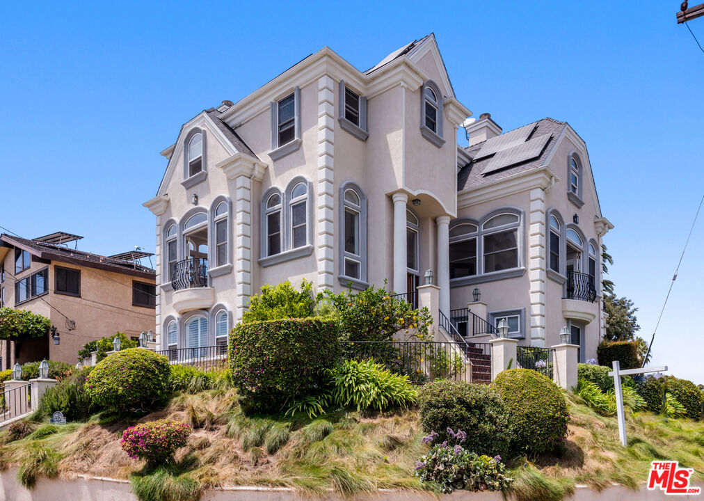 275 Redlands Street