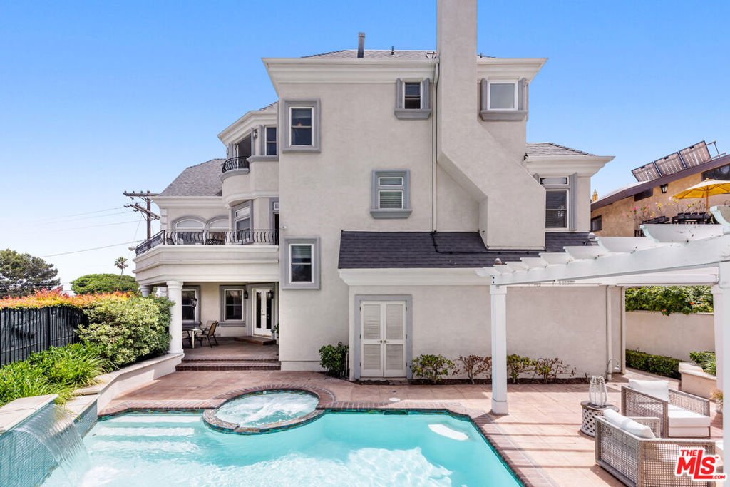 275 Redlands Street