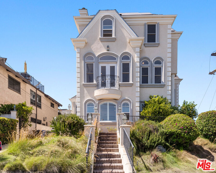 275 Redlands Street
