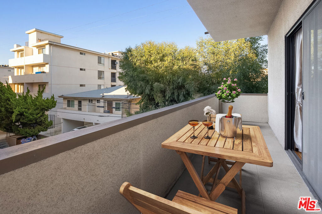 1944 Glendon Avenue Unit: 204