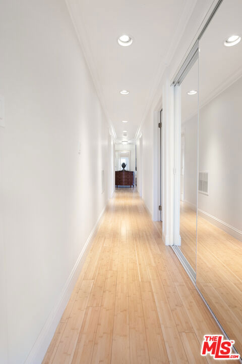 1944 Glendon Avenue Unit: 204