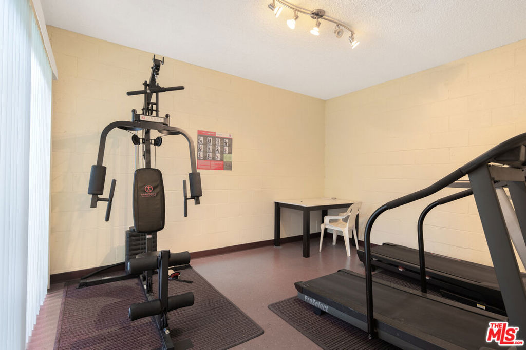 1944 Glendon Avenue Unit: 204