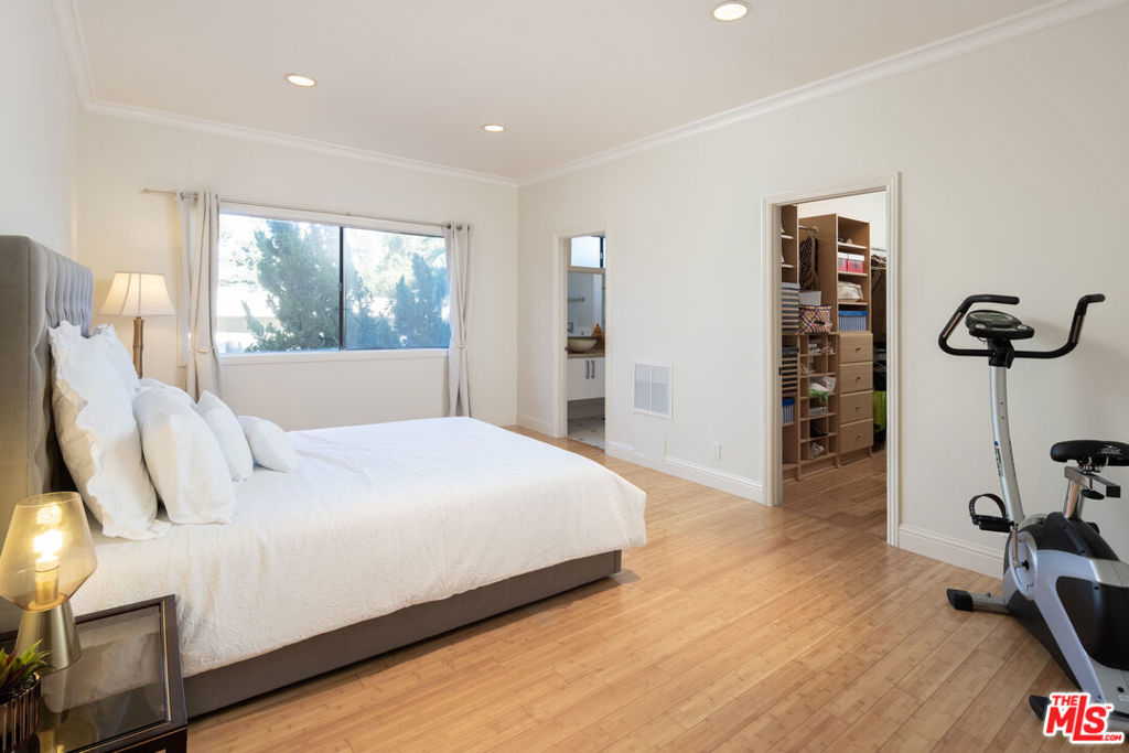 1944 Glendon Avenue Unit: 204
