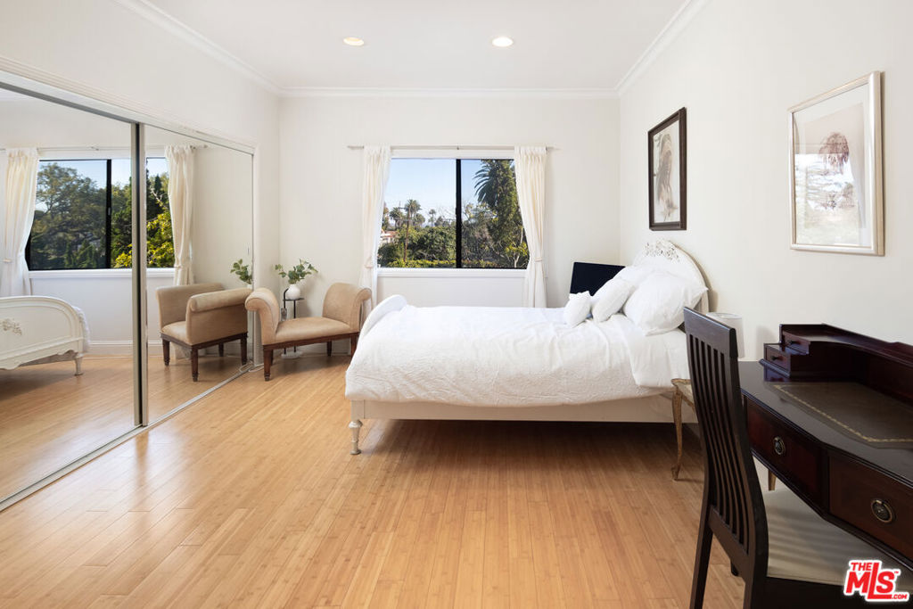 1944 Glendon Avenue Unit: 204