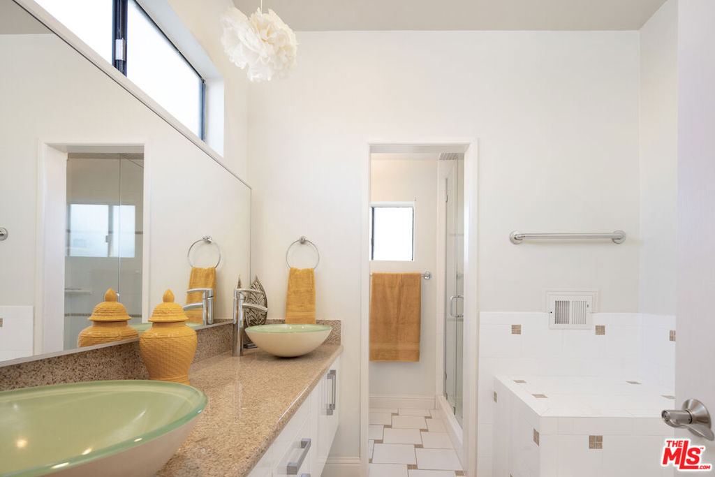1944 Glendon Avenue Unit: 204