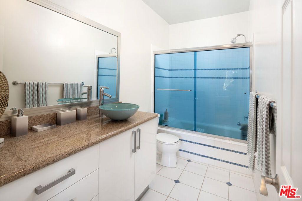 1944 Glendon Avenue Unit: 204