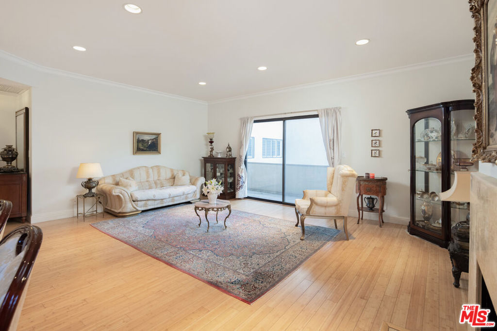 1944 Glendon Avenue Unit: 204