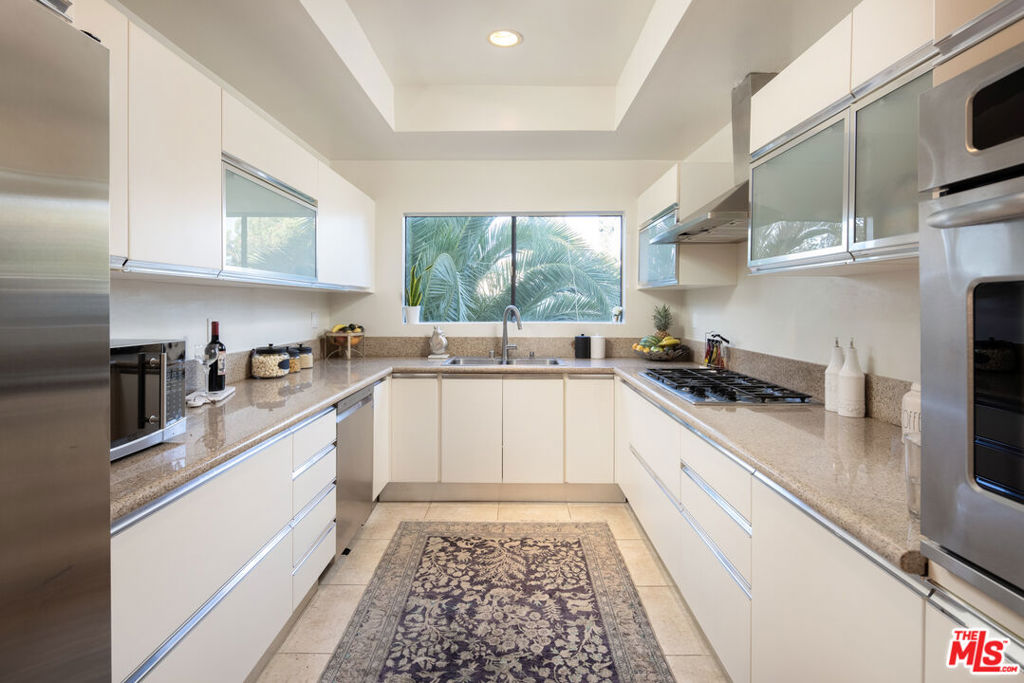 1944 Glendon Avenue Unit: 204
