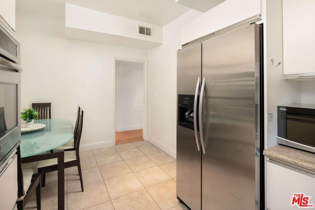 1944 Glendon Avenue Unit: 204