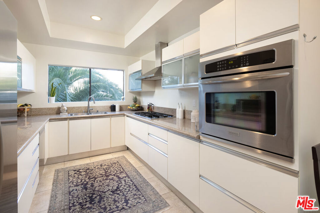 1944 Glendon Avenue Unit: 204