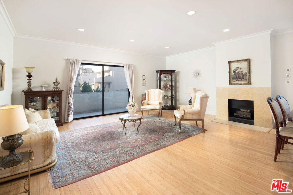 1944 Glendon Avenue Unit: 204