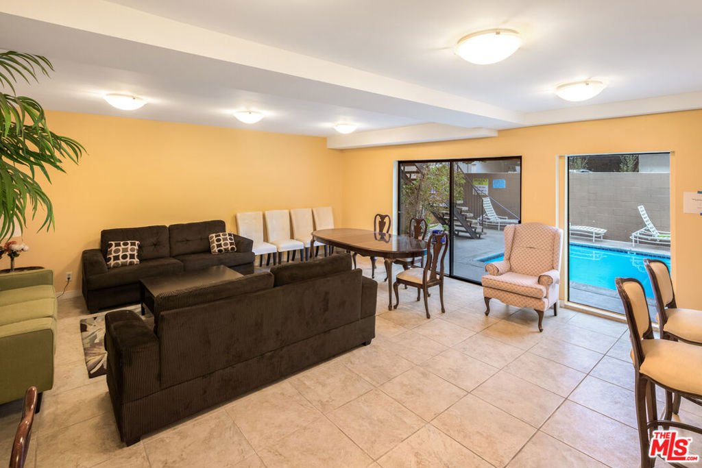 1944 Glendon Avenue Unit: 204