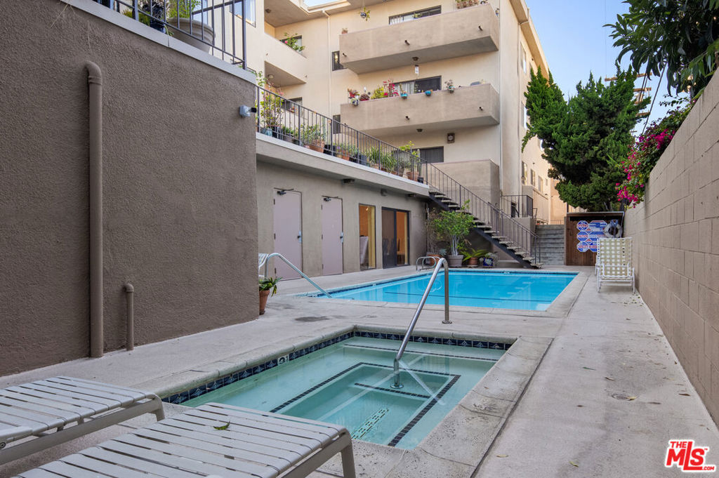 1944 Glendon Avenue Unit: 204