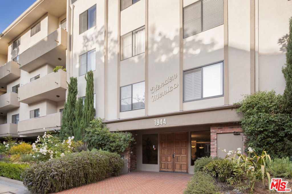 1944 Glendon Avenue Unit: 204