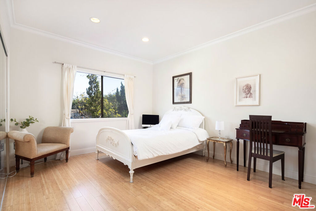 1944 Glendon Avenue Unit: 204