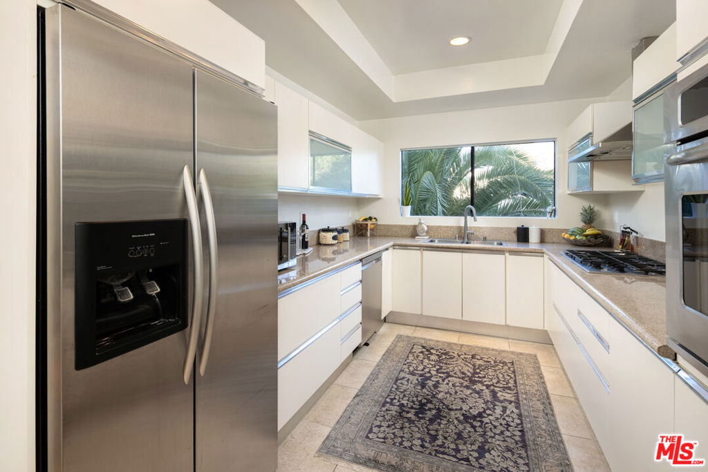 1944 Glendon Avenue Unit: 204