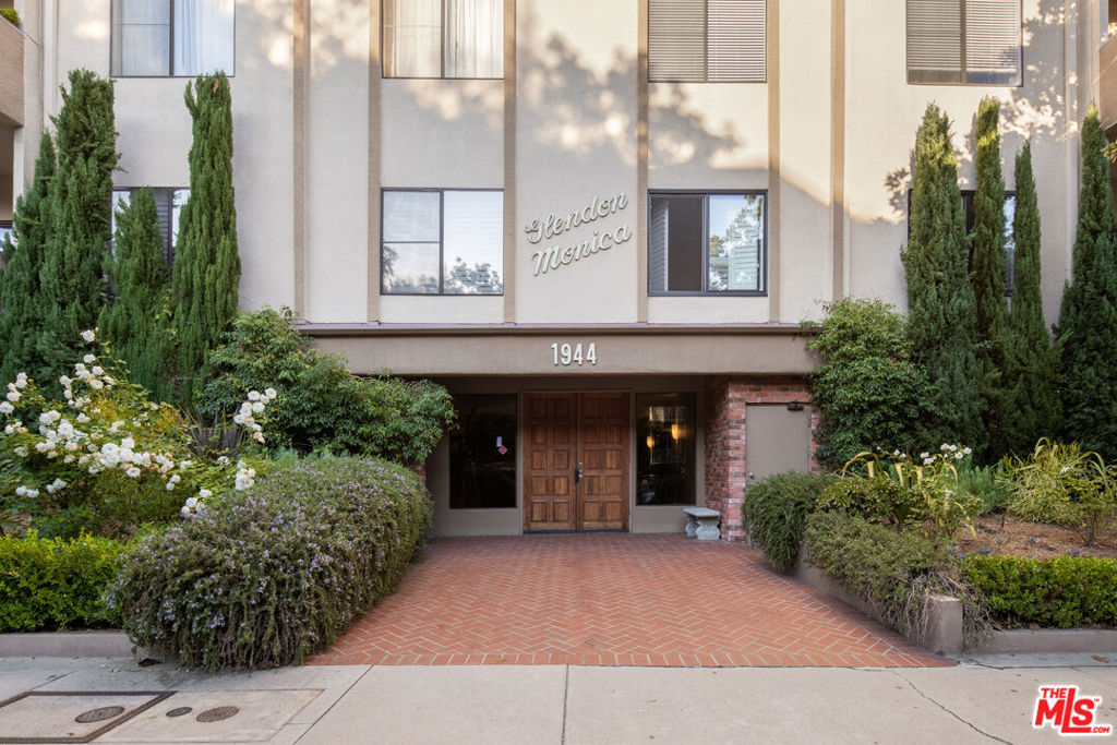 1944 Glendon Avenue Unit: 204