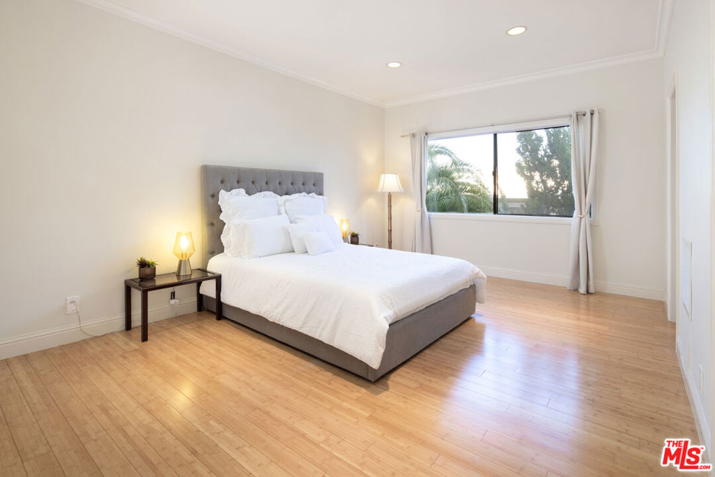 1944 Glendon Avenue Unit: 204