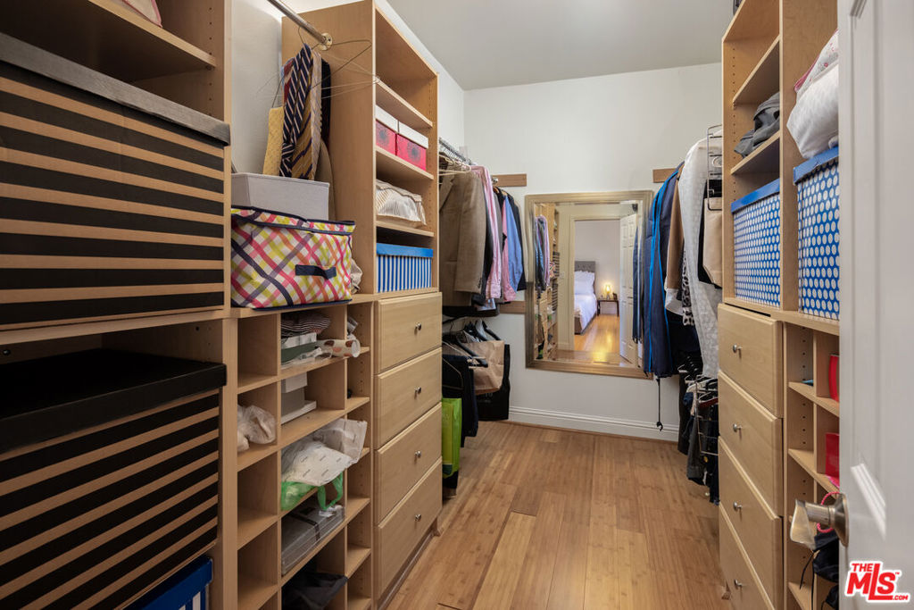 1944 Glendon Avenue Unit: 204