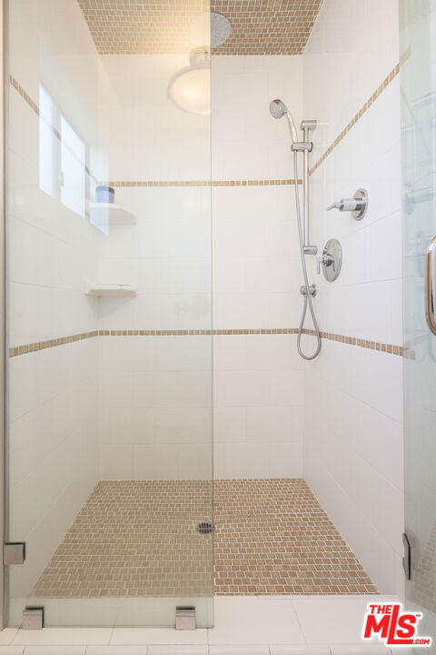 1944 Glendon Avenue Unit: 204