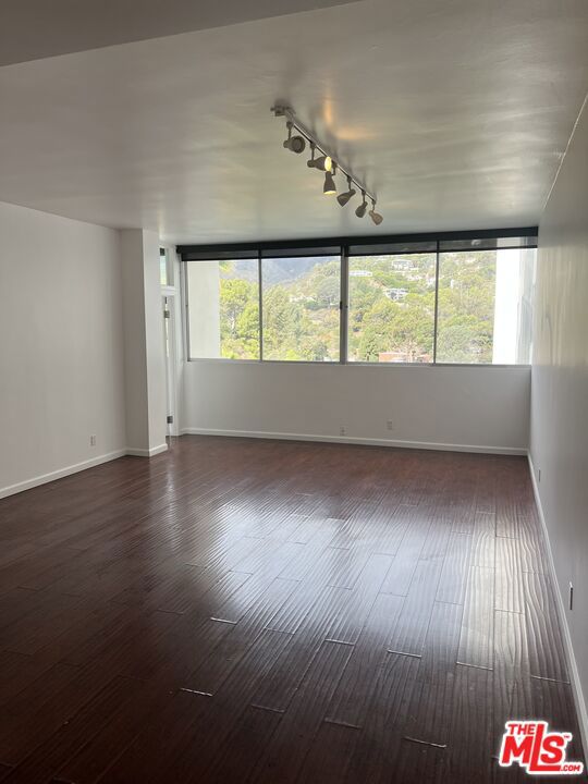 17350 Sunset Boulevard Unit: 404c