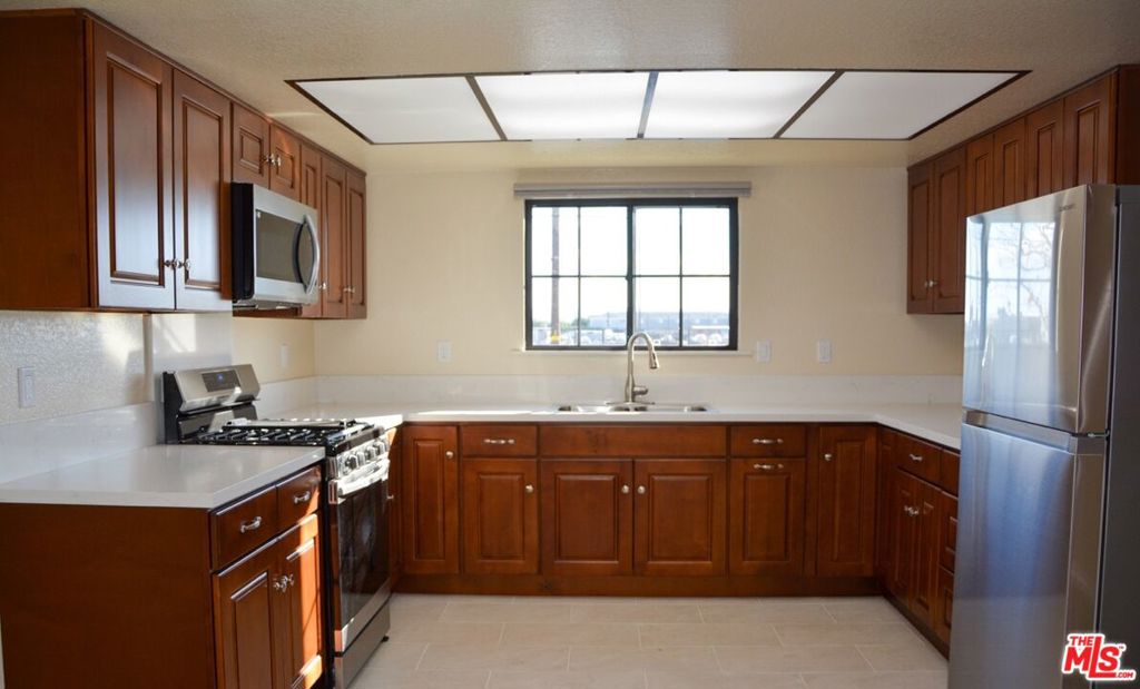 4229 W Rosecrans Avenue Unit: 4