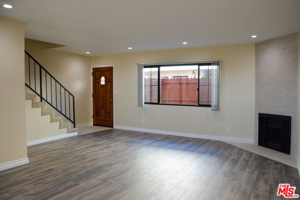 4229 W Rosecrans Avenue Unit: 4