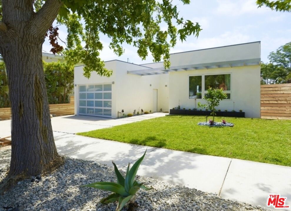 631 Las Lomas Avenue