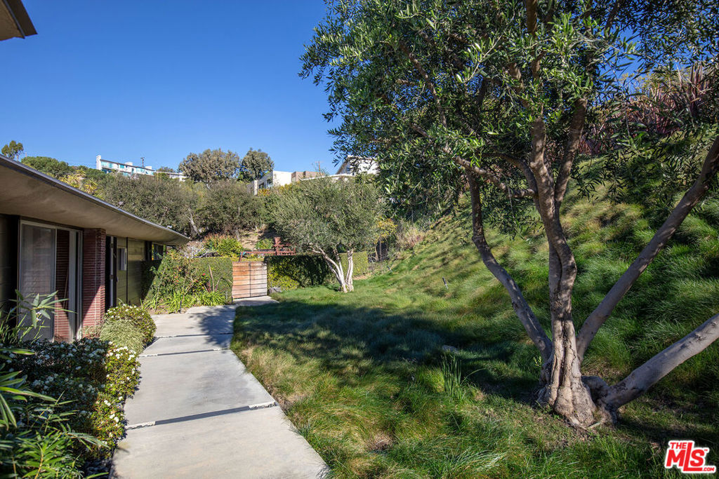765 N Tigertail Road