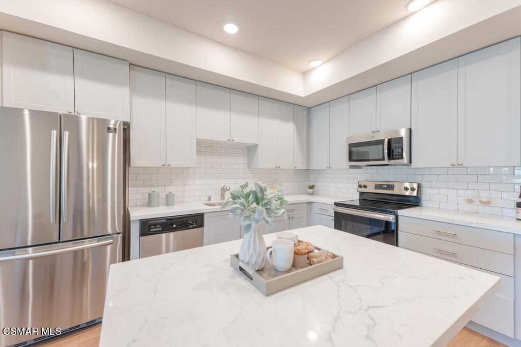 77 Conejo School Road 208