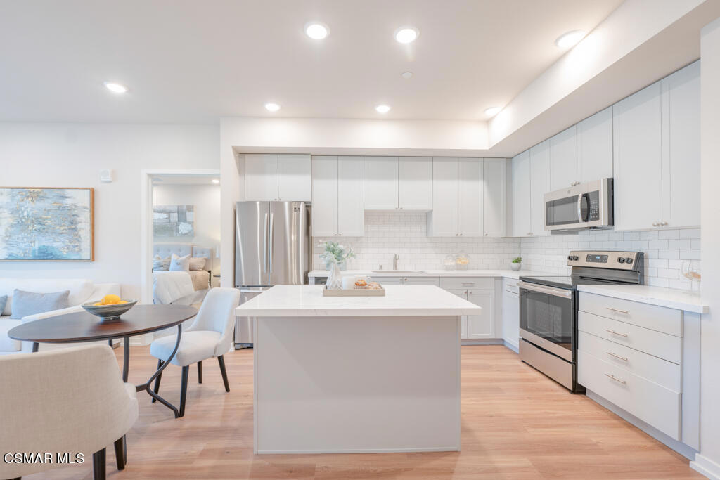 77 Conejo School Road 208