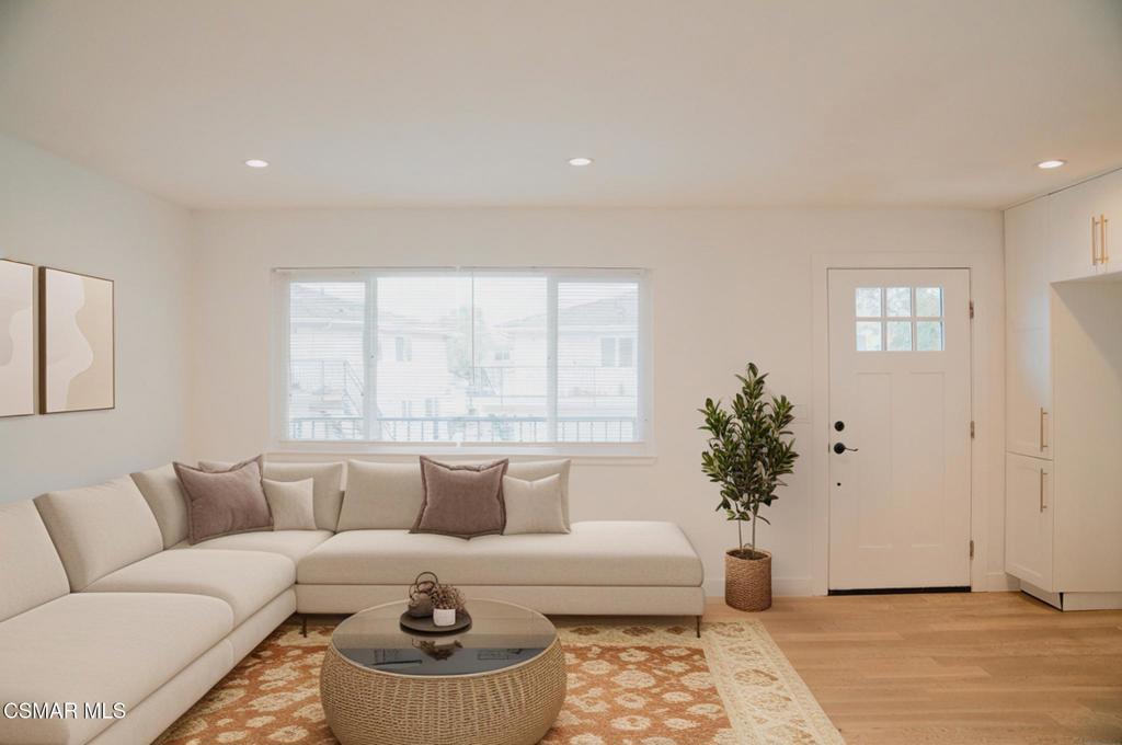 617 Avenida De La Plata