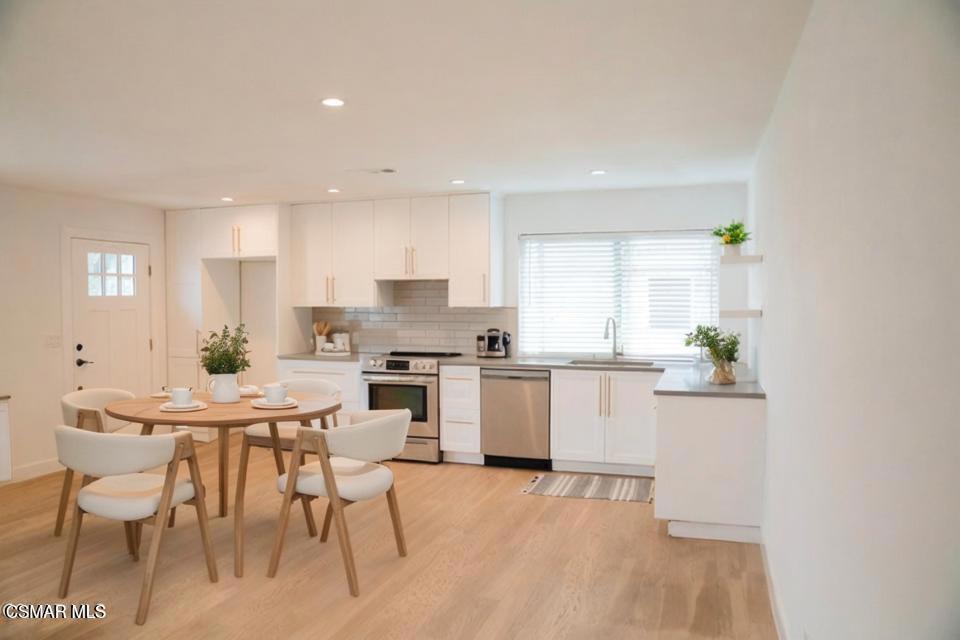 617 Avenida De La Plata