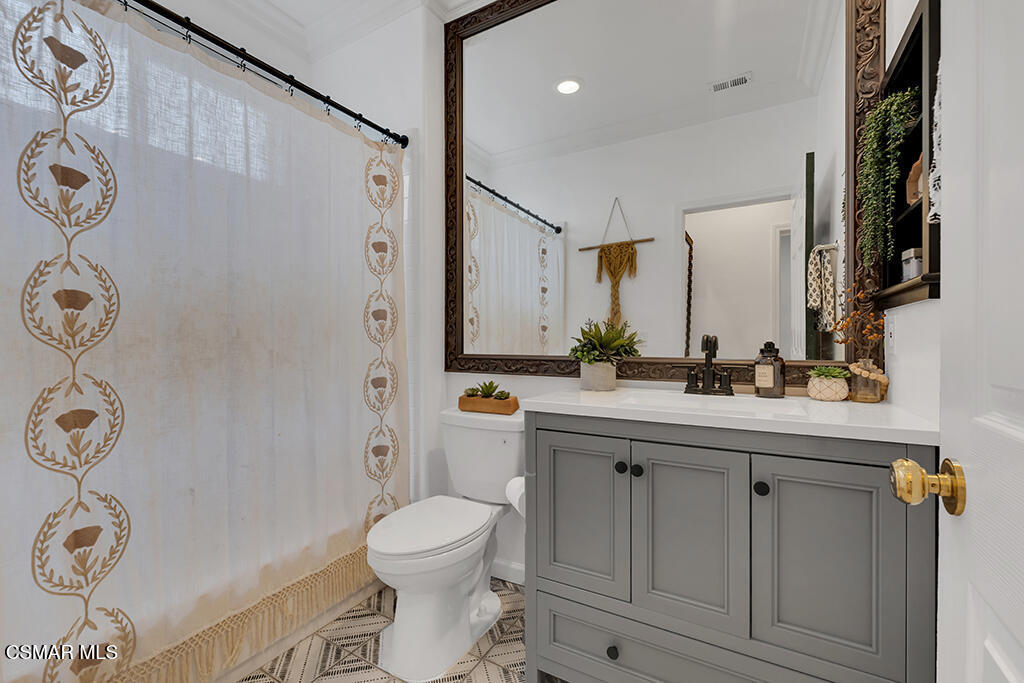 3023 Hollycrest Avenue