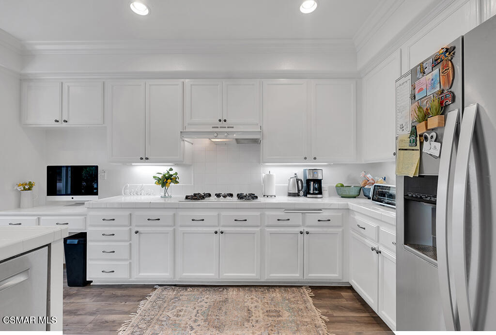 3023 Hollycrest Avenue