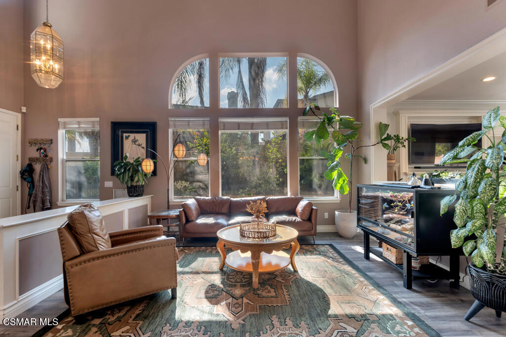 3023 Hollycrest Avenue