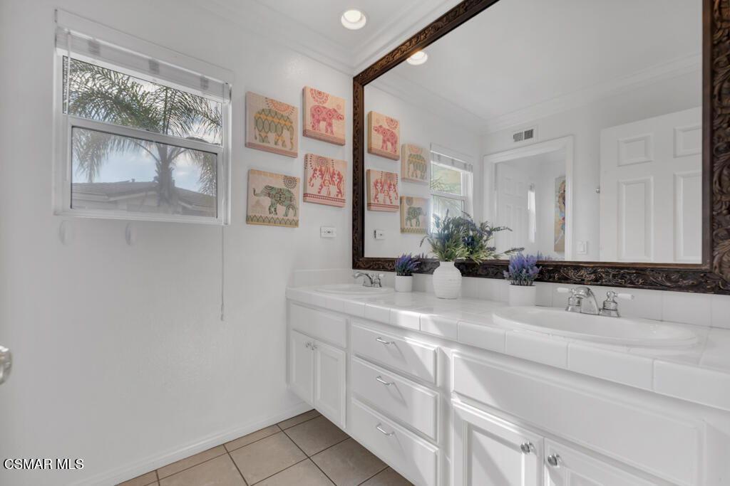 3023 Hollycrest Avenue