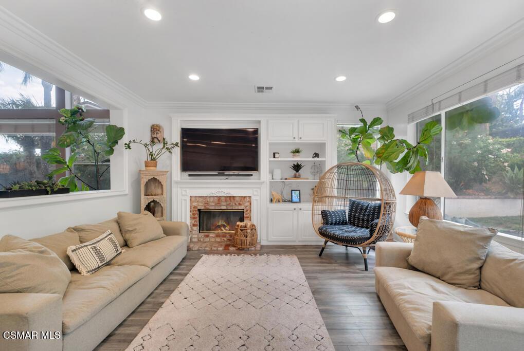 3023 Hollycrest Avenue