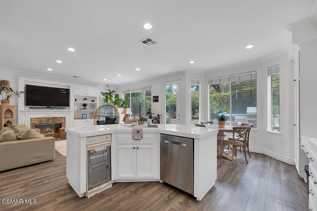 3023 Hollycrest Avenue