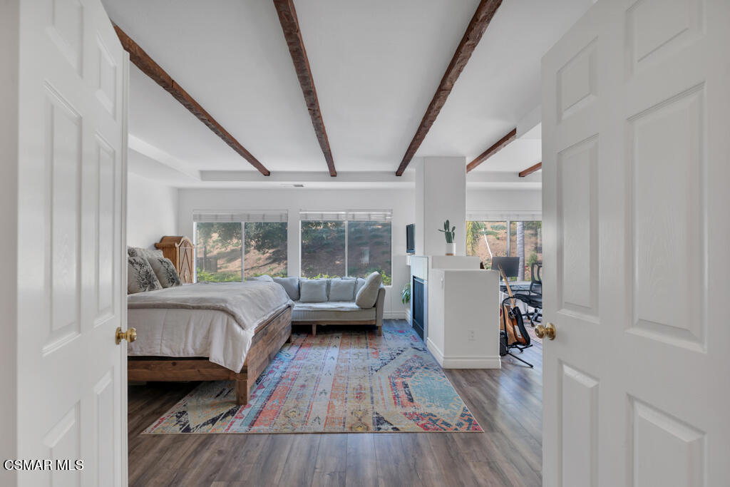 3023 Hollycrest Avenue