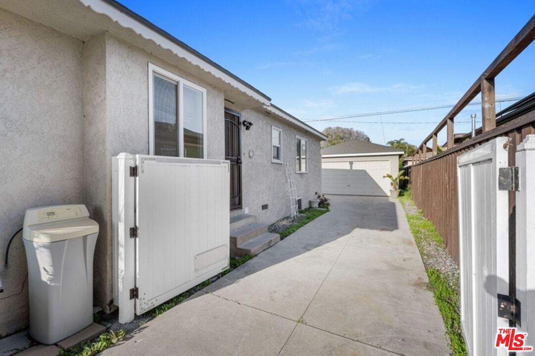 4348 Globe Ave