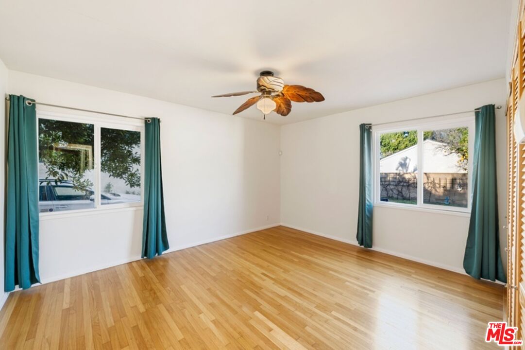 4348 Globe Ave
