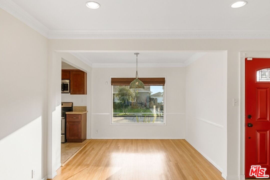 4348 Globe Ave