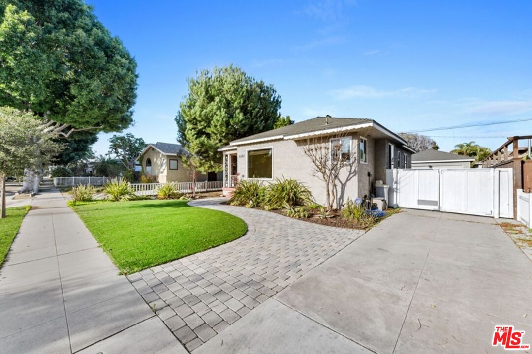 4348 Globe Ave